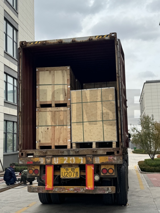 లయన్స్ - రోజువారీ షిప్పింగ్ కార్యకలాపాలు