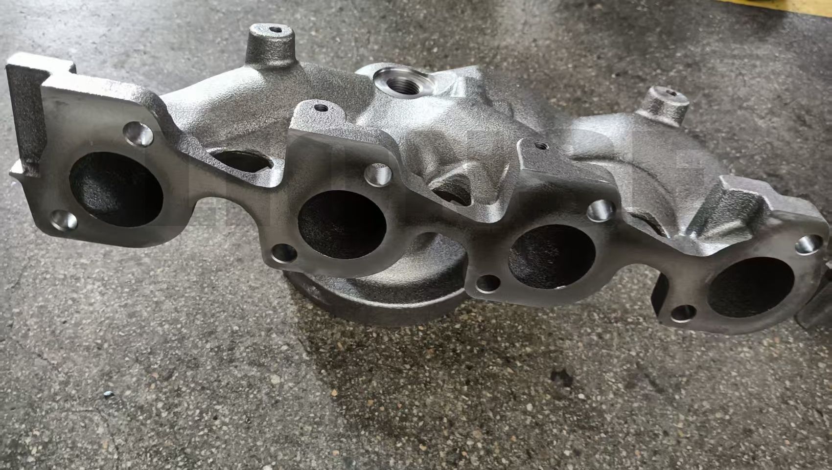 ఎగ్జాస్ట్ మానిఫోల్డ్‌లను ప్రసారం చేయడం వల్ల కలిగే ప్రయోజనాలు ఏమిటి?